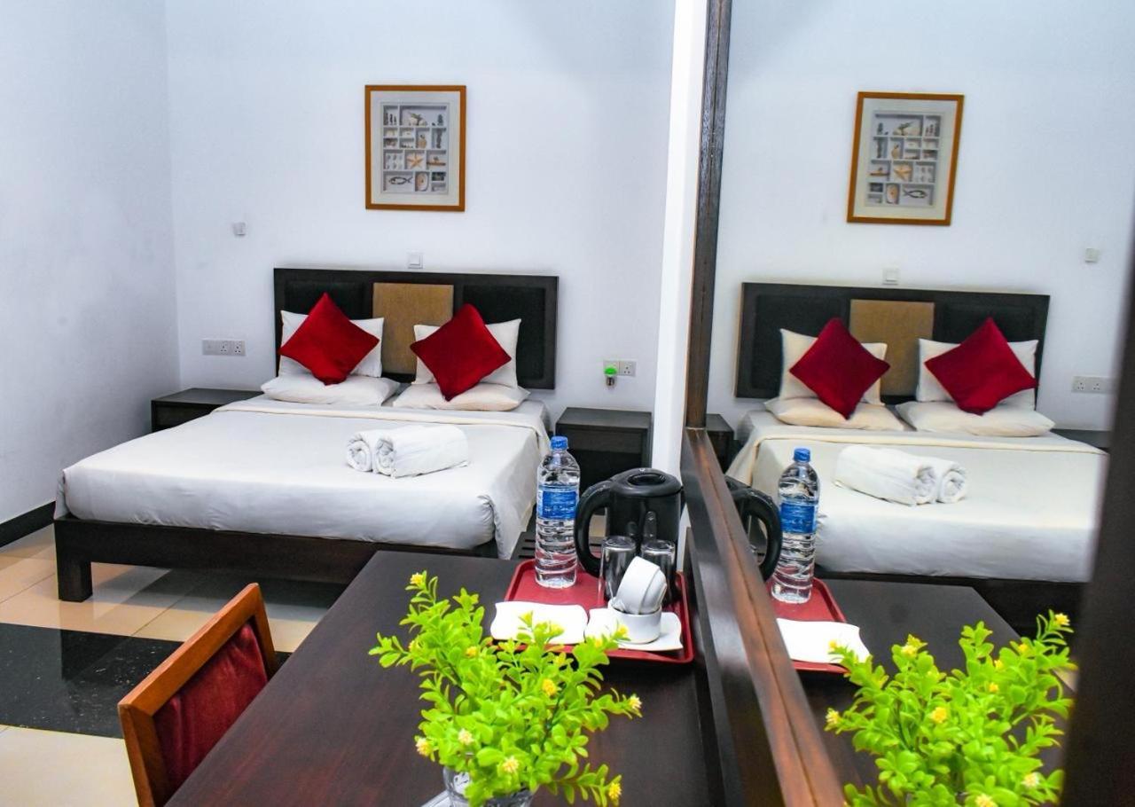 Hotel 198 Negombo Buitenkant foto