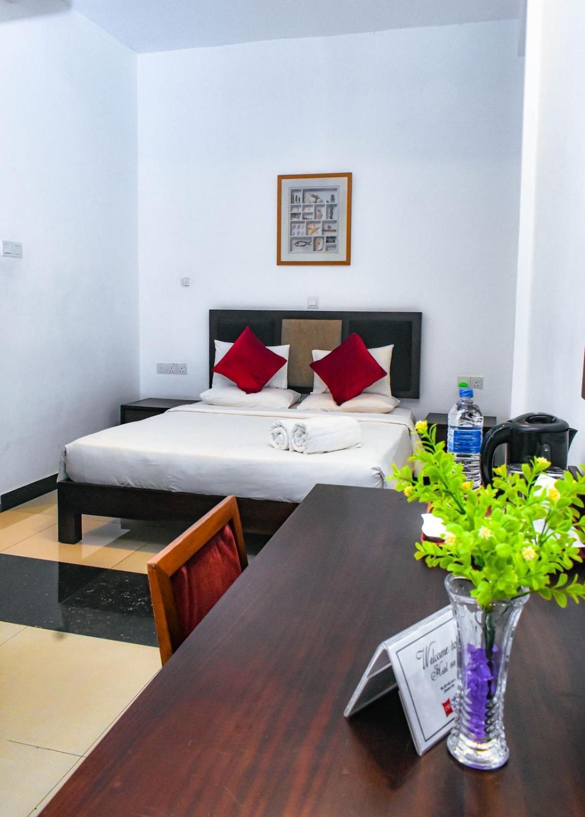 Hotel 198 Negombo Buitenkant foto
